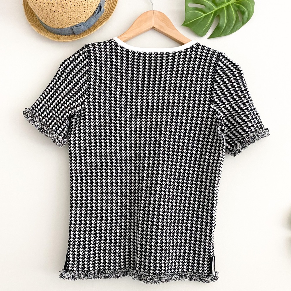 🌻 ANN TAYLOR Black White Print Sweater Fringe Top - Picture 7 of 7